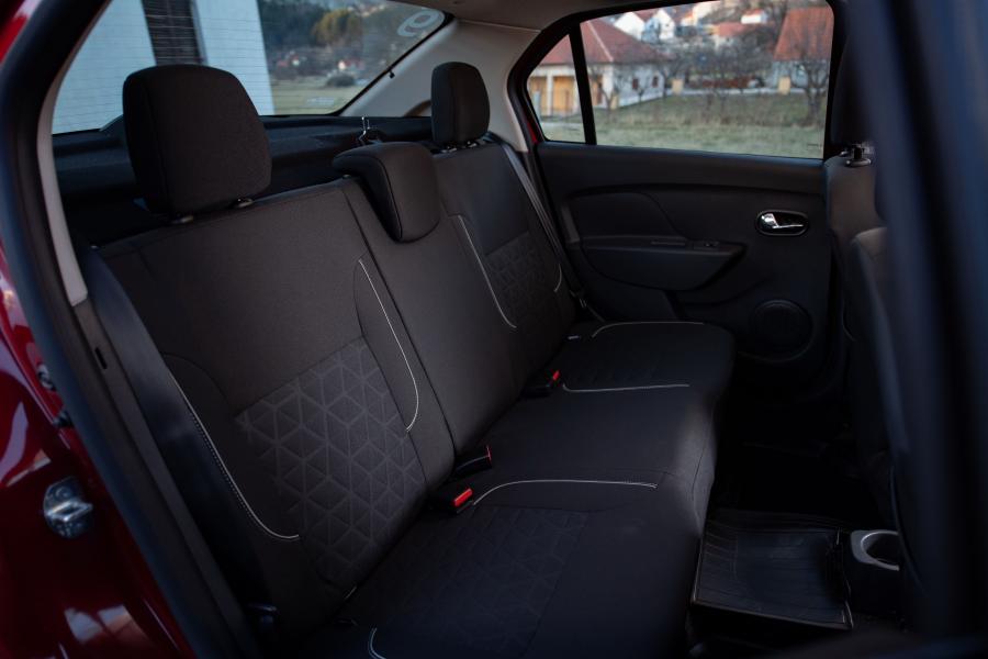 Интерьер Renault Logan Stepway City 2018 года  (CIS) (фото 18 из 32)